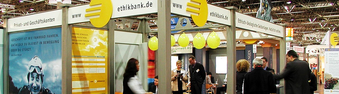 Informationsstand der EthikBank auf einer Messe in Düsseldorf im Jahr 2002.